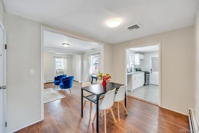 Charming Cape Cod-style 4-bedroom, 2-bathroom home offering a - photo 12