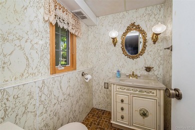 Welcome to this meticulously maintained 3 Bedroom 1.5 bath home - photo 14