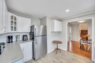 Charming Cape Cod-style 4-bedroom, 2-bathroom home offering a - photo 17