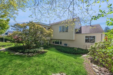 Welcome to this meticulously maintained 3 Bedroom 1.5 bath home - photo 18