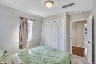 Charming Cape Cod-style 4-bedroom, 2-bathroom home offering a - photo 24