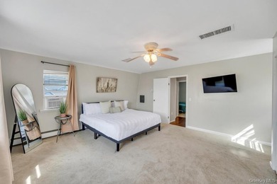 Charming Cape Cod-style 4-bedroom, 2-bathroom home offering a - photo 26