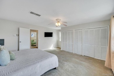 Charming Cape Cod-style 4-bedroom, 2-bathroom home offering a - photo 27