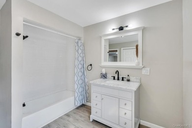 Charming Cape Cod-style 4-bedroom, 2-bathroom home offering a - photo 30