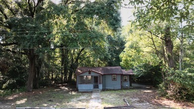 Charming opportunity in historic Darien! Ideally located in an - photo 2