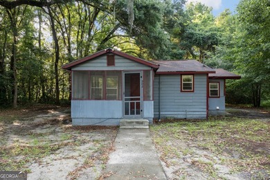 Charming opportunity in historic Darien! Ideally located in an - photo 3