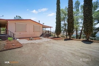LAKE VIEW LIVING AT ITS BEST! Wake up to breathtaking panoramic - photo 31