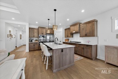 Welcome to luxury living in the highly sought-after Redhawk - photo 7