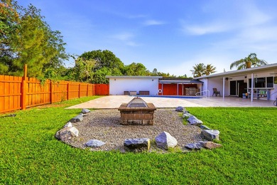 NO HOA! HUGE FULLY FENCED LOT WITH CIRCULAR PAVER DRIVEWAY - photo 16
