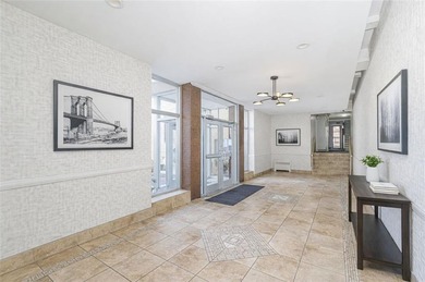 This beautifully renovated studio on the 1st floor is in