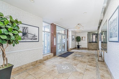 This beautifully renovated studio on the 1st floor is in