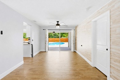 NO HOA! HUGE FULLY FENCED LOT WITH CIRCULAR PAVER DRIVEWAY - photo 34