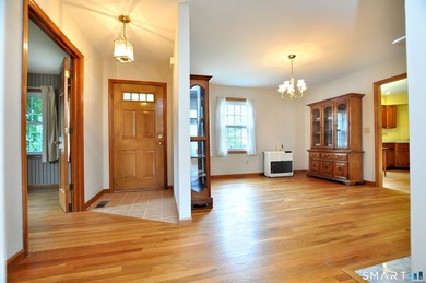 Incredibly rare opportunity to move into spacious end ranch unit - photo 5