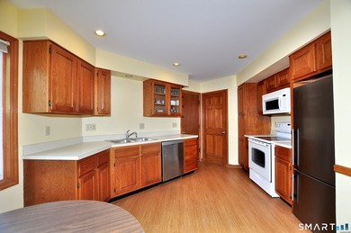 Incredibly rare opportunity to move into spacious end ranch unit - photo 8