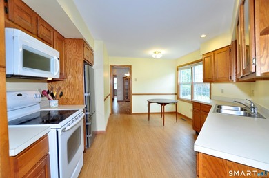 Incredibly rare opportunity to move into spacious end ranch unit - photo 9