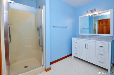 Incredibly rare opportunity to move into spacious end ranch unit - photo 10