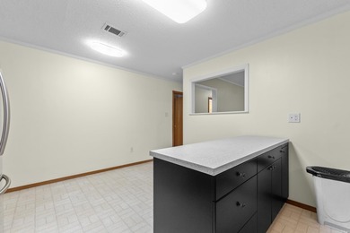 Great multigenerational living possibilities, or rent one and - photo 11