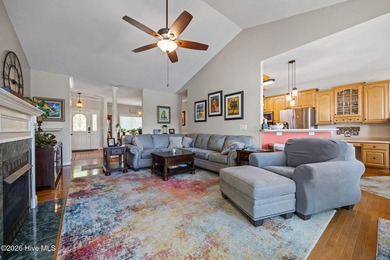 Welcome to your lake front retreat in the highly sought-after - photo 11