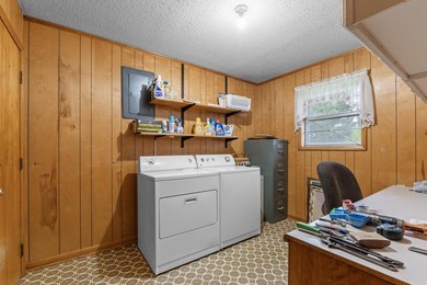 Great multigenerational living possibilities, or rent one and - photo 19