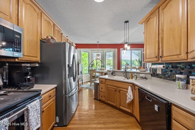 Welcome to your lake front retreat in the highly sought-after - photo 19
