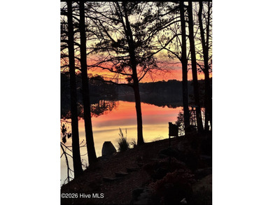 Welcome to your lake front retreat in the highly sought-after - photo 33