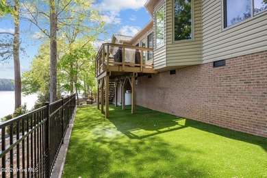 Welcome to your lake front retreat in the highly sought-after - photo 46