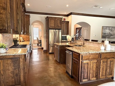 Stunning updated 6 bdrm, 4.5 bath custom home in sought after - photo 7