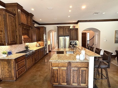 Stunning updated 6 bdrm, 4.5 bath custom home in sought after - photo 8