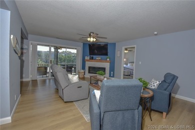 Beautiful condo with very tasteful style and colors! The unit - photo 4