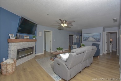 Beautiful condo with very tasteful style and colors! The unit - photo 6