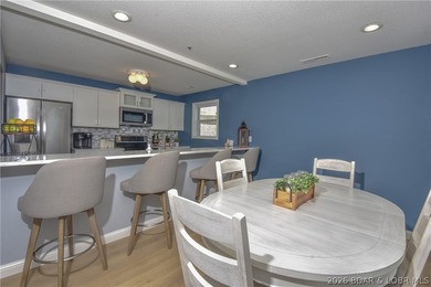 Beautiful condo with very tasteful style and colors! The unit - photo 7