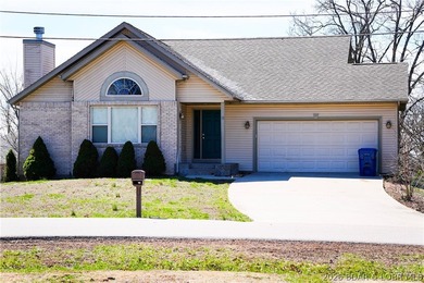 Charming home with walk-out basement in the heart of Camdenton! - photo 1