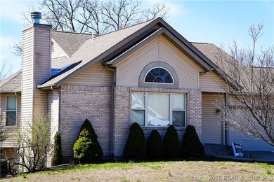 Charming home with walk-out basement in the heart of Camdenton! - photo 2