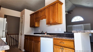 Charming home with walk-out basement in the heart of Camdenton! - photo 4