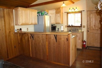 Truly special. Privacy and comfort. This beautifully renovated - photo 12