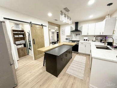 Charming and move-in ready in Pensacola! Step into this fully - photo 3