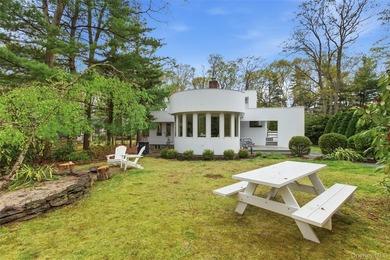 Set within the sought after Soundview Beach Association in Stony - photo 2