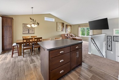 Welcome to your new home! Conveniently located in a neighborhood - photo 5