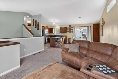 Welcome to your new home! Conveniently located in a neighborhood - photo 9