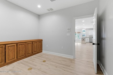 Welcome to an exceptional residence in the highly sought-after - photo 33