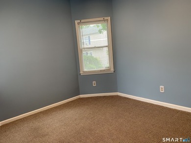 Well maintained one-bedroom end unit in a terrific location - photo 12