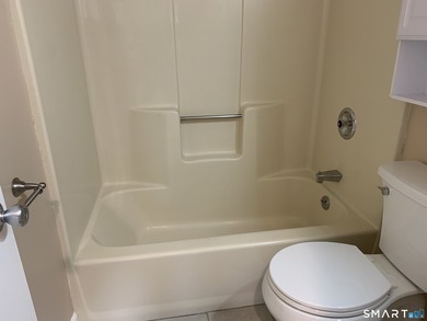 Well maintained one-bedroom end unit in a terrific location - photo 13