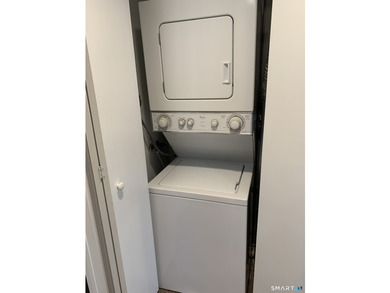 Well maintained one-bedroom end unit in a terrific location - photo 15
