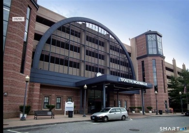 Well maintained one-bedroom end unit in a terrific location - photo 22
