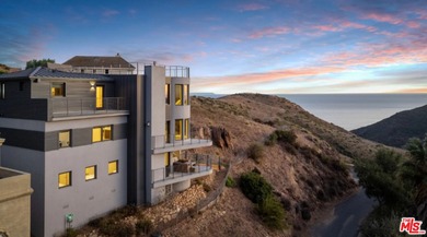 Sleek Architectural with Ocean Views. This striking contemporary - photo 1