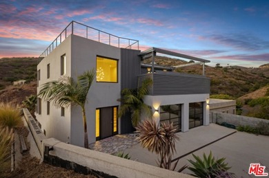 Sleek Architectural with Ocean Views. This striking contemporary - photo 3
