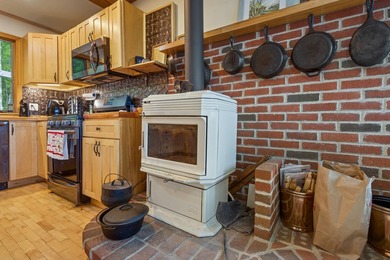 Beautifully maintained 3-bedroom, 2-bath waterfront home on - photo 18