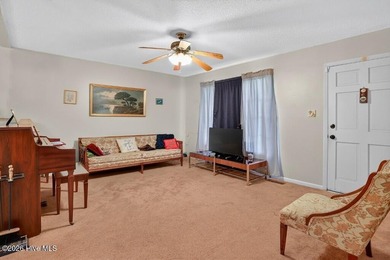 Opportunity awaits with this 3-bedroom, 1.5-bath single-level - photo 4