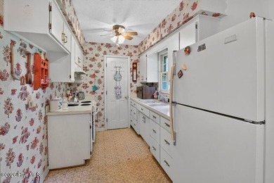 Opportunity awaits with this 3-bedroom, 1.5-bath single-level - photo 7