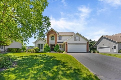 Welcome to this beautifully maintained Contemporary Colonial in - photo 2